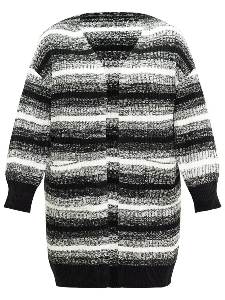 Women's plus-size sweater cardigan with pockets