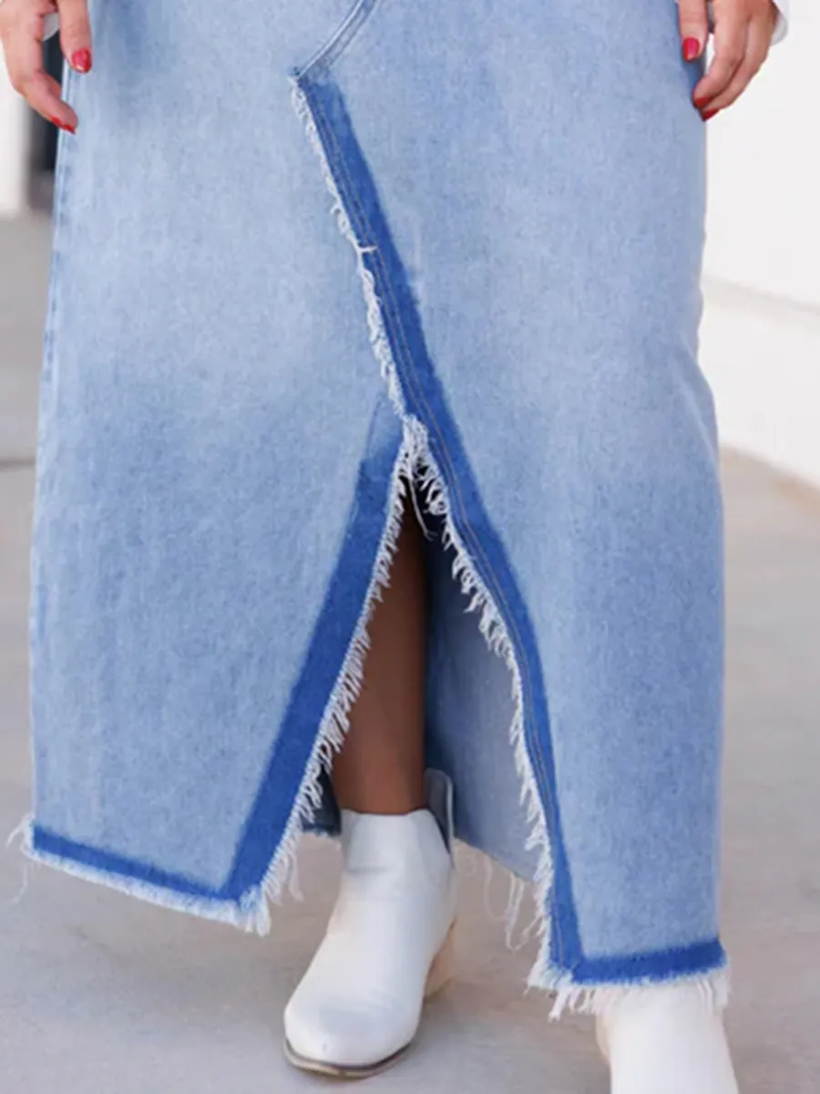 Split contrasting raw edge denim skirt