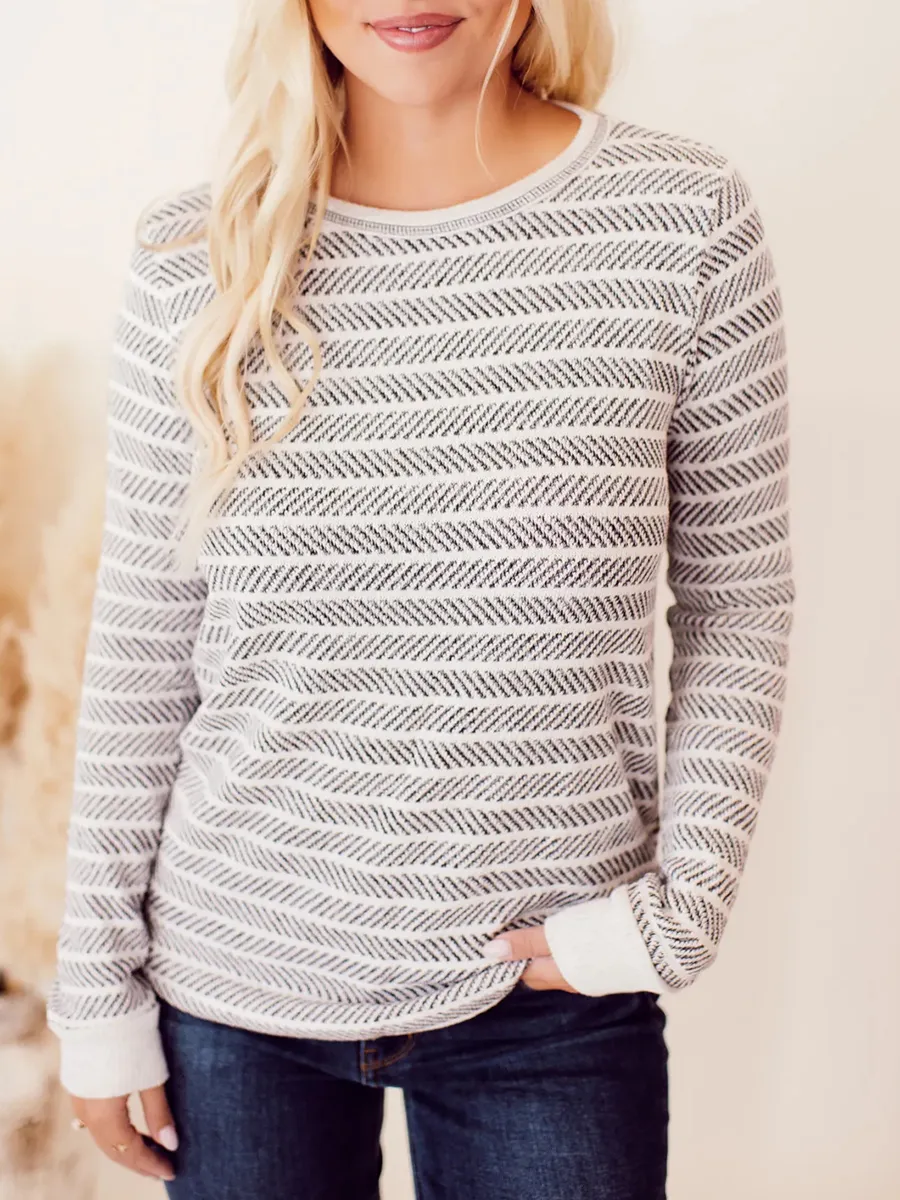 Ivory and dark gray herringbone pattern knitted sweater